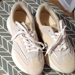 Goodnews Women's Cream Sneakers